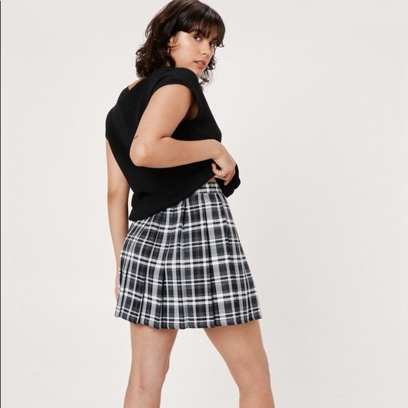 Nasty Gal Check Pleated Relaxed Mini Skirt size 10 New with Tags - Picture 2 of 5